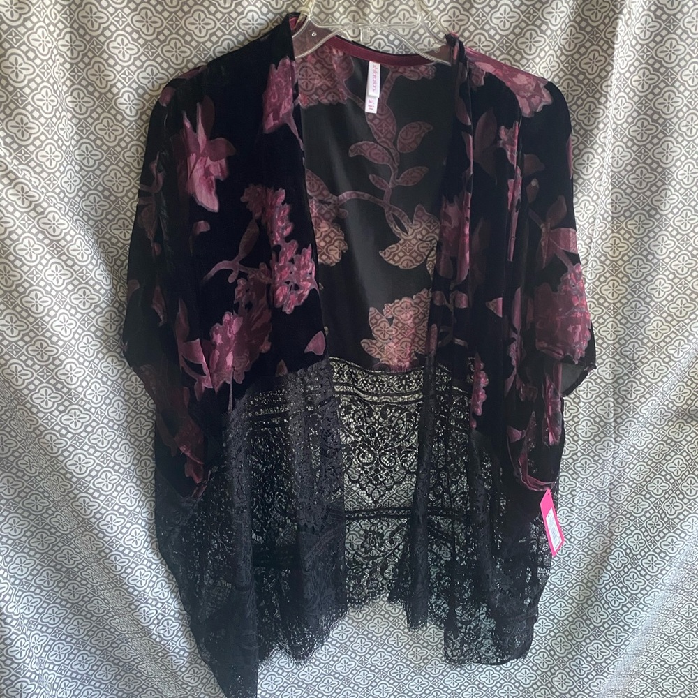 NWT Floral Kimono/Cover Up with lace bottom
